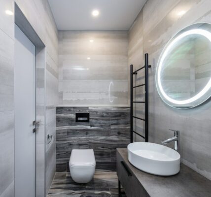 baño moderno con lavabo blanco